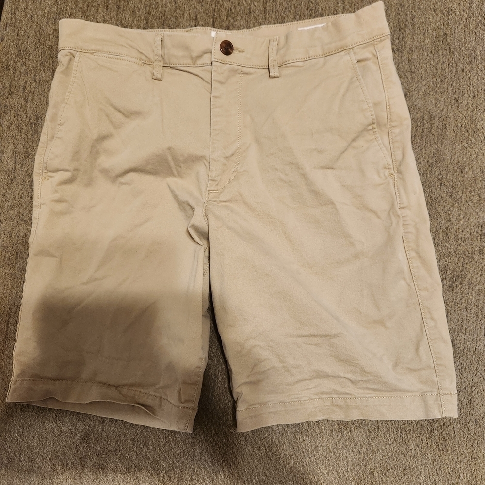 GAP Men's 10" Essential Khaki Flat Front Shorts